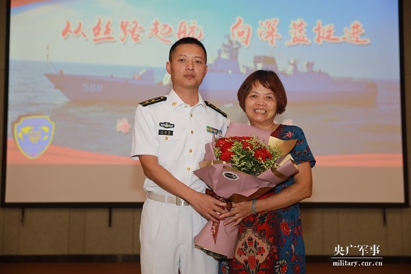 泉州舰长沈闽锋，领航新时代的海军英雄，泉州舰长沈闽锋，领航新时代的海军英雄之路