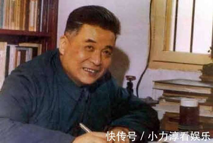 邓稼先回国的故事经历，邓稼先归国之旅，献身国防科技事业之路