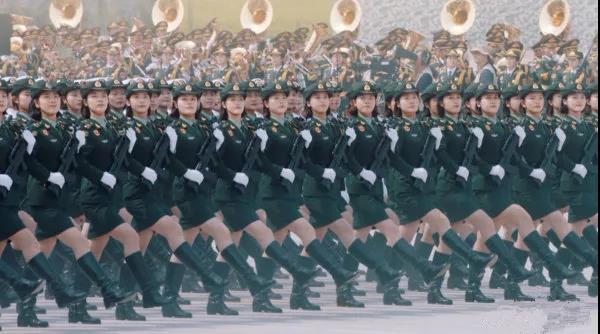 阅兵首先出场的是什么兵？解读阅兵仪式中的先锋力量，阅兵仪式中的先锋力量，首个出场的神秘兵种揭秘