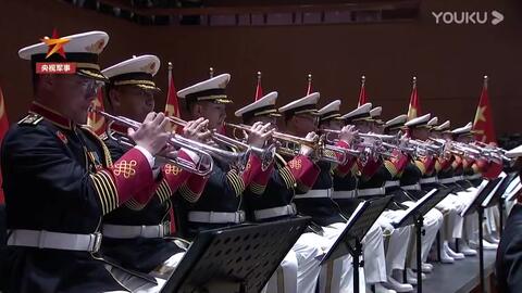 钢铁洪流进行曲阅兵，展现国家力量与荣耀，钢铁洪流展现国家力量与荣耀的阅兵进行曲