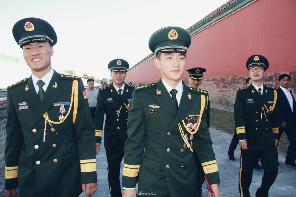 探索2019新款武警服装，时尚与功能的完美结合，探索时尚与功能的完美结合，2019新款武警服装亮相