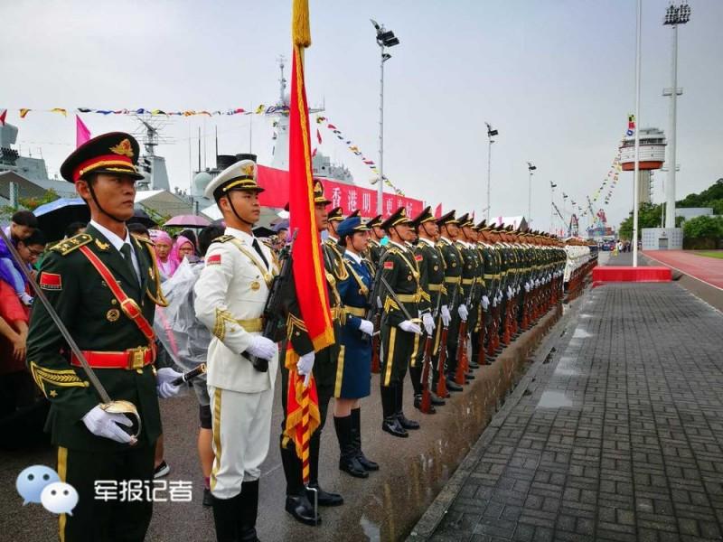 香港澳门街头放阅兵，庆祝国家荣耀与共同繁荣的象征，香港澳门街头共庆阅兵盛典，国家荣耀与共同繁荣的象征