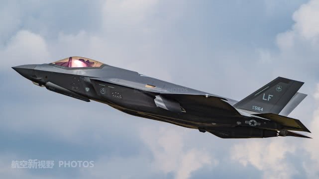中国空军装备的第4代隐形战斗机，技术革新与国防力量提升的重要里程碑，中国空军第四代隐形战斗机，技术革新与国防力量提升的关键里程碑