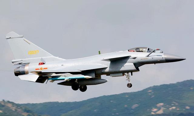 歼-10战斗机正式列装的辉煌岁月，中国空军战斗力的飞跃发展，歼-10战斗机列装历程，中国空军战斗力的飞跃发展