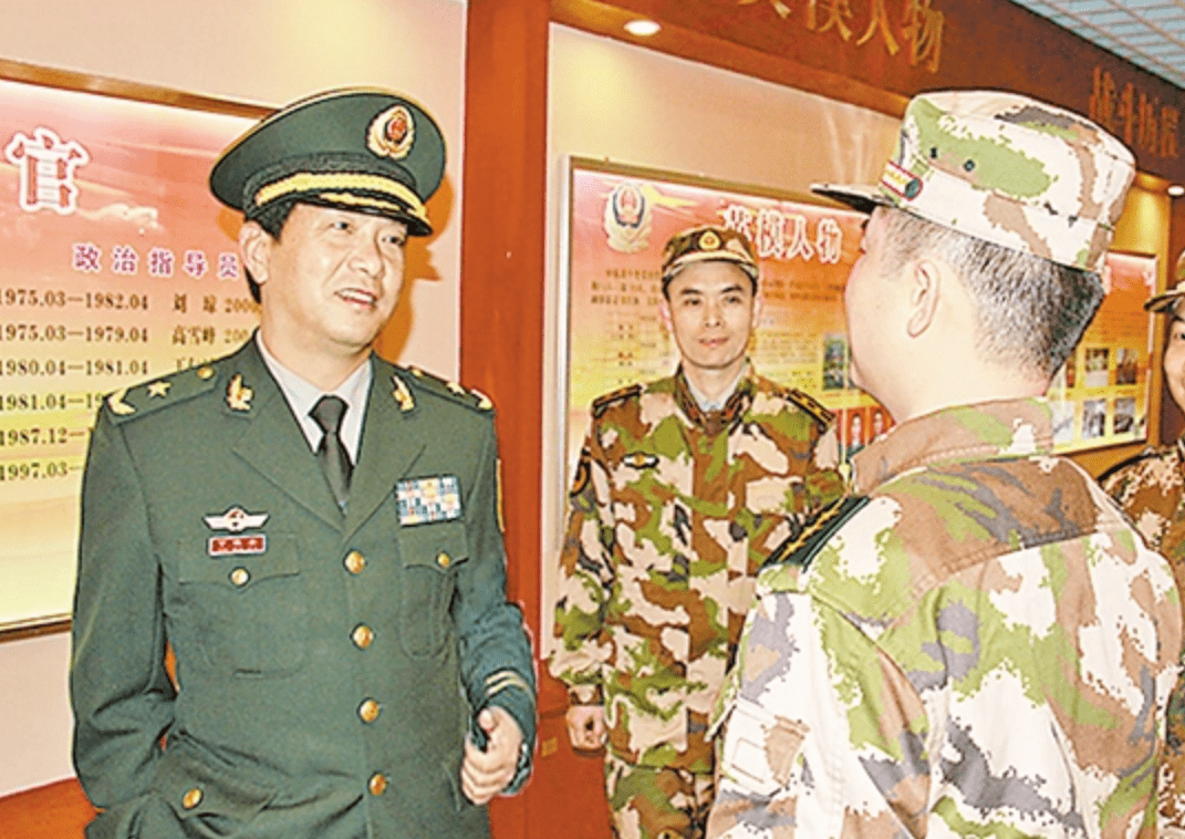 丁晓兵将军与儿子丁陶，两代军人的荣耀与传承，两代军人的荣耀传承，丁晓兵将军与儿子丁陶的故事