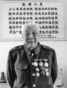 英勇无畏的战士——记中国陆军第12集团军戴辉少将，英勇无畏的战士——戴辉少将，中国陆军第12集团军的杰出领袖