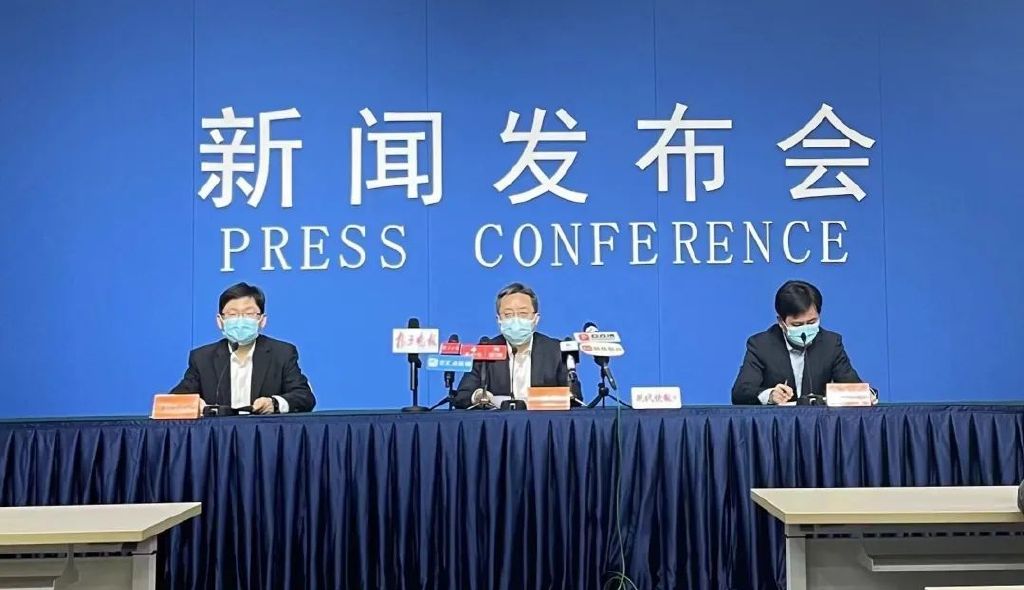 新闻发布会关于新冠疫情的最新动态与应对策略，新闻发布会揭示新冠疫情最新动态及应对策略