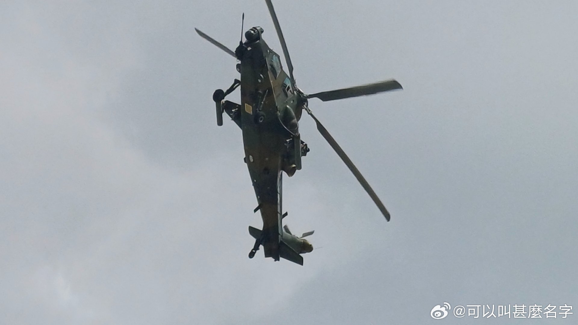 石岗军营直升机，现代军事力量的空中尖兵，石岗军营直升机，现代空中军事力量的先锋尖兵