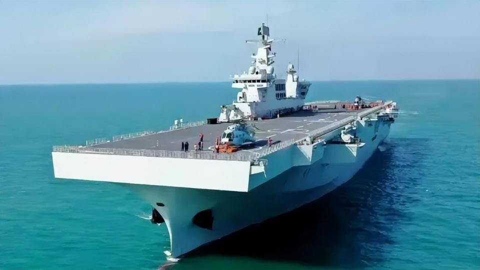 探索中国海军的新篇章,075型两栖攻击舰乐高模型,中国海军新篇章,075型两栖攻击舰乐高模型探索