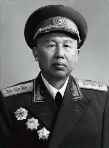 志愿军司令员和政治委员，领导与决策核心的力量，志愿军司令员与政治委员，领导与决策核心的无畏力量