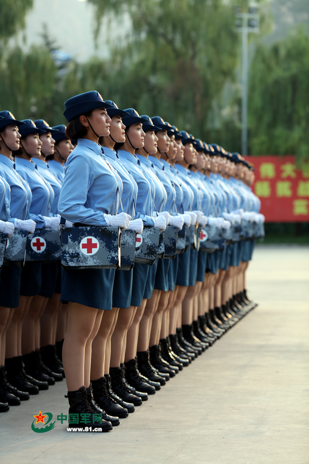 中国女兵方队训练图片，展现坚毅与荣耀的画卷，中国女兵方队训练风采，坚毅与荣耀的画卷展示