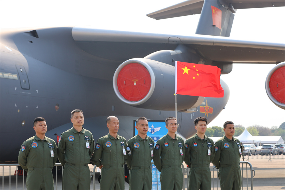 中国空军，翱翔天际的雄鹰，中国空军，天际翱翔的雄鹰