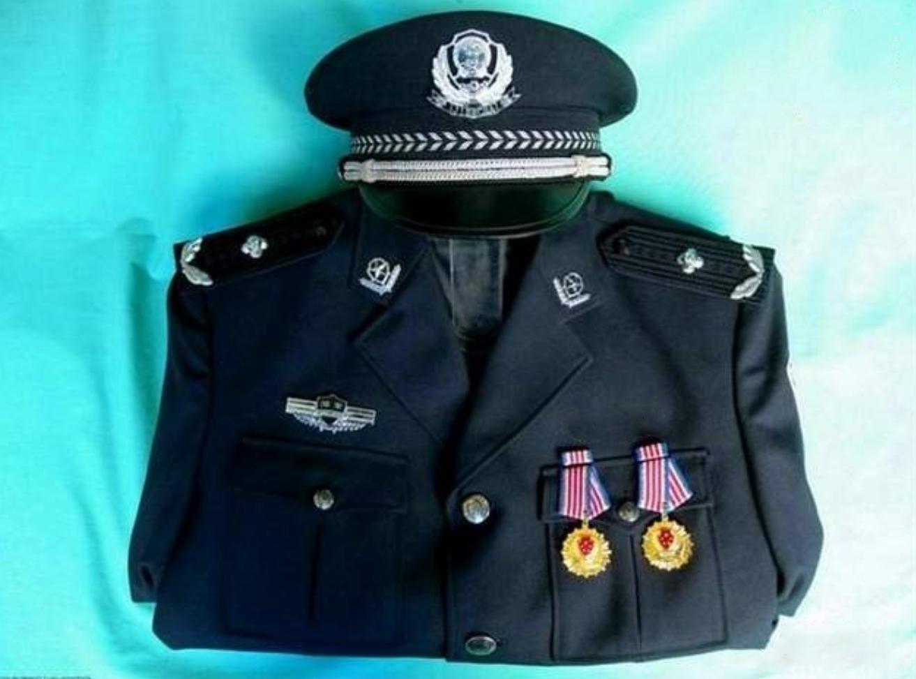 关于为什么还不更换99式警服的探讨，为什么至今仍未更换99式警服，深度探讨原因与影响