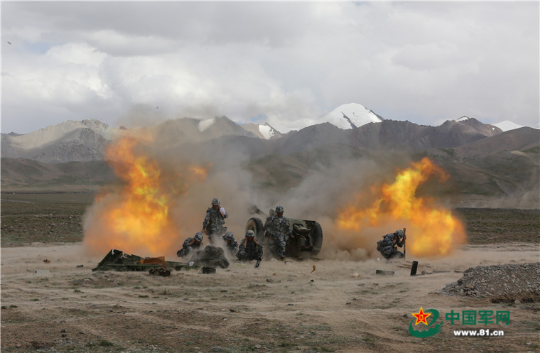 空降兵第十五军炮兵团，英勇无畏的炮兵力量，空降兵第十五军炮兵团，英勇炮兵力量的展现
