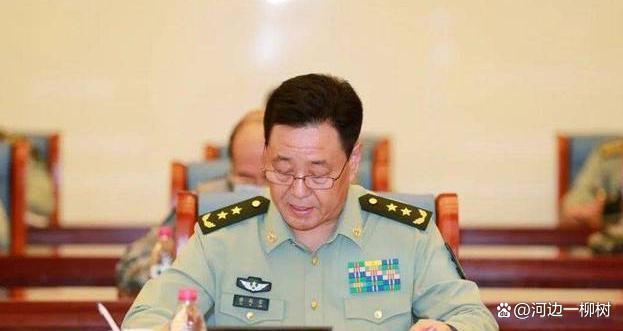 集团军总司令与战区司令长官，职位高低之探讨，集团军总司令与战区司令长官，职位等级与权责探讨