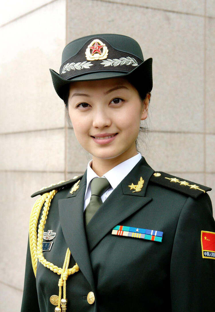 漂亮的中国女兵照片集锦，展现新时代巾帼英雄的风采，新时代巾帼英雄风采，中国女兵照片集锦展