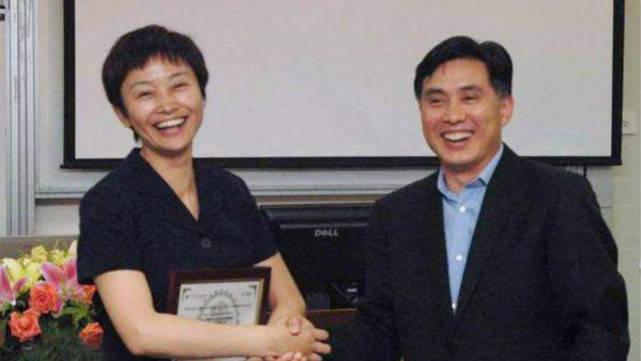外国网友评论中国女特种兵，坚韧、勇敢与实力的象征，外国网友眼中的中国女特种兵，坚韧、勇敢与实力的典范