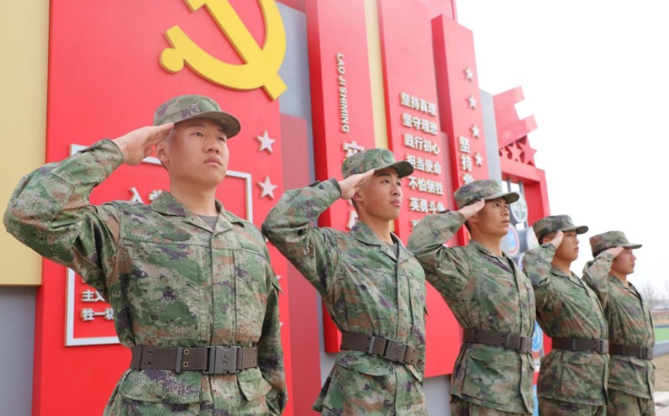 二次入伍遭遇老兵欺负，挑战与成长，二次入伍面临挑战，老兵欺负与成长之路