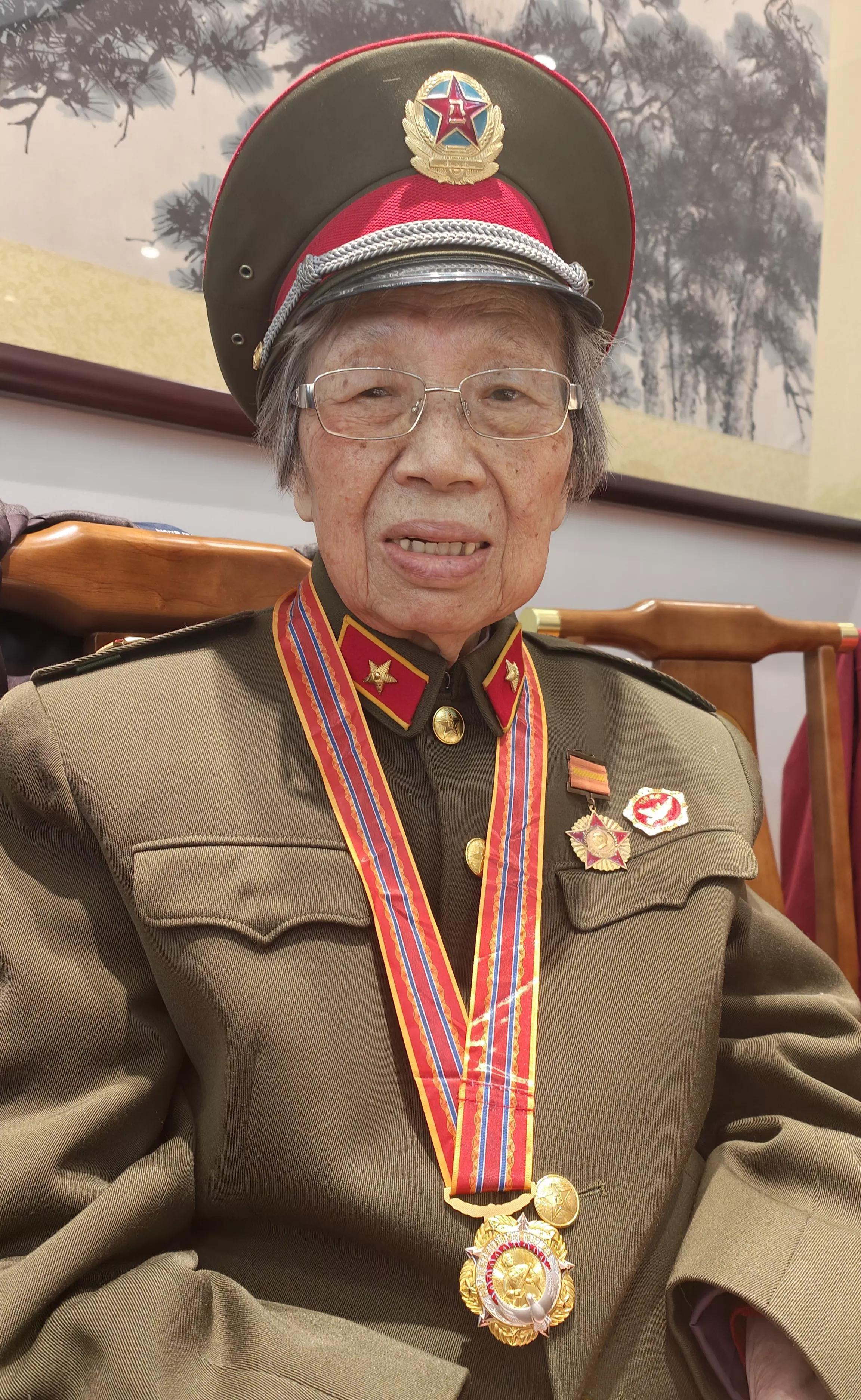 中国人民志愿军战歌报幕，英勇无畏，荣耀永恒，中国人民志愿军战歌报幕，英勇无畏，荣耀永存