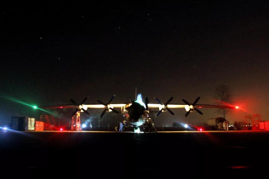 中国海军航空兵战斗机，捍卫蓝天，展示实力，中国海军航空兵战斗机捍卫蓝天，展示实力风采