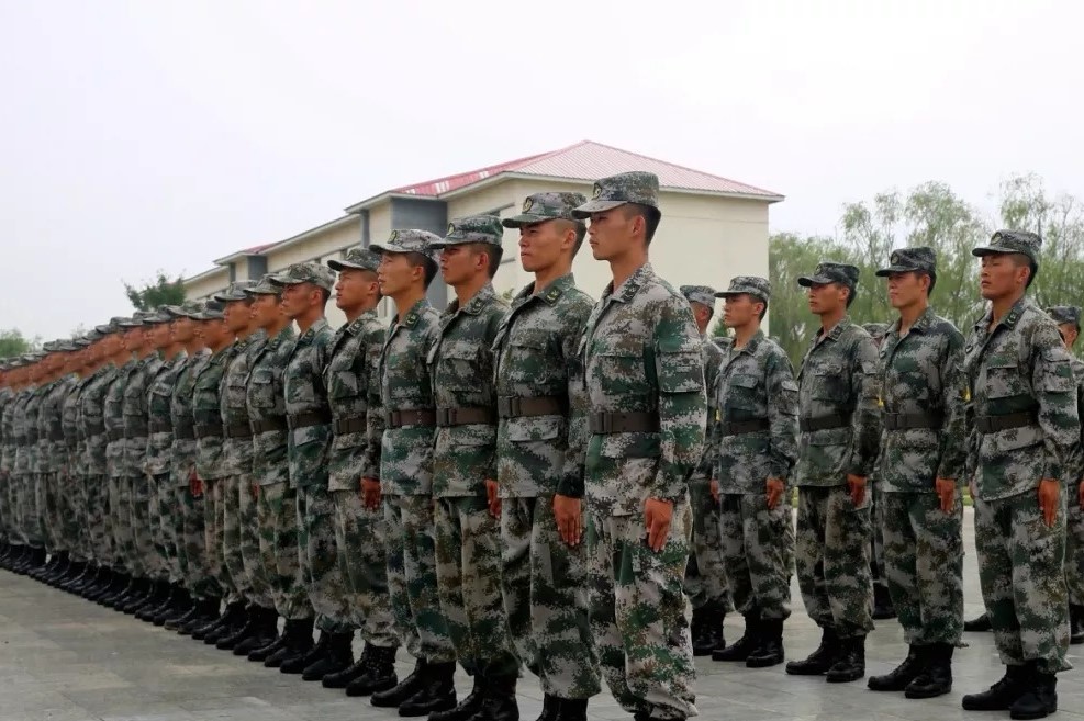 陆军新兵连为何设定六个月训练期，深度探究其背后原因，陆军新兵连六个月训练期背后的深度探究，训练目的与意义解析