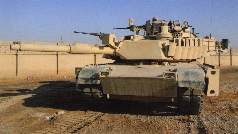 M1A2艾布拉姆斯是电动的吗？探究现代军事科技的融合与创新，M1A2艾布拉姆斯与现代军事科技的融合与创新，电动还是传统动力？