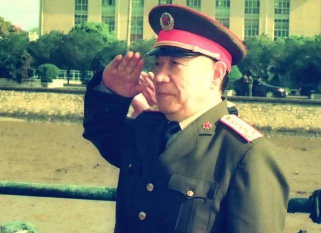 参谋长是三把手吗？——军队领导体制中的多重角色解读，军队领导体制下的参谋长角色解读，参谋长是否等同于三把手？