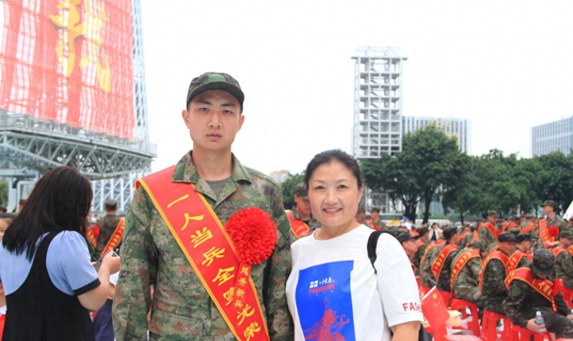 征兵宣传个人先进事迹，热血青年的军旅荣耀之路，热血青年的军旅荣耀之路，征兵宣传个人先进事迹揭秘