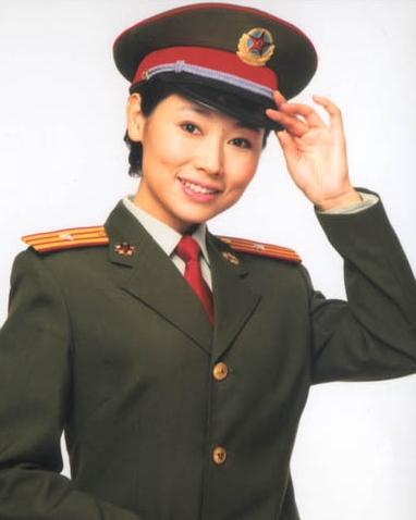 军事栏目女主持人，展现新时代女性的风采与力量，新时代女性风采，军事栏目女主持人展现巾帼力量