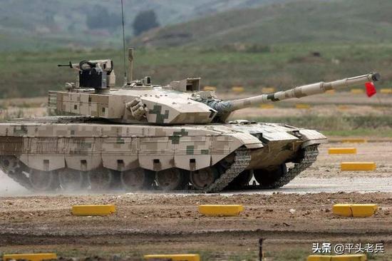 中国主战坦克VT-1，技术革新与军事力量的象征，中国VT-1主战坦克，技术革新与军事力量的骄傲