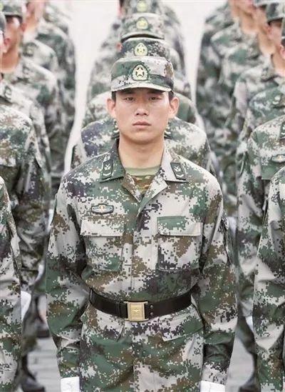 关于21式迷彩服能否随便穿的问题探讨，关于21式迷彩服穿着规范的探讨，能否随便穿？