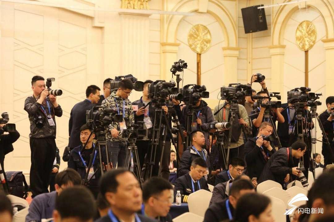 海军成立70周年海上阅兵首次亮相——彰显国家海洋实力与海军风采，海军成立70周年海上阅兵展现国家海洋实力与海军风采