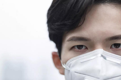 正确佩戴N95口罩的方式，正确佩戴N95口罩的步骤与指南