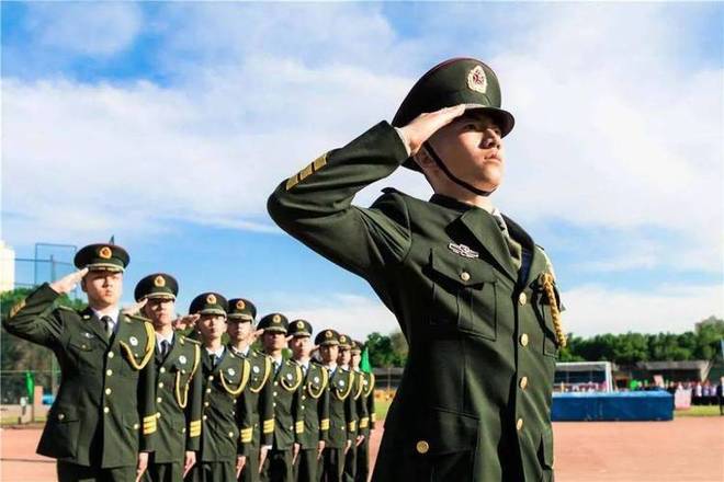 关于2025征兵入伍视力要求的探讨，探讨2025征兵入伍视力标准的变化与挑战