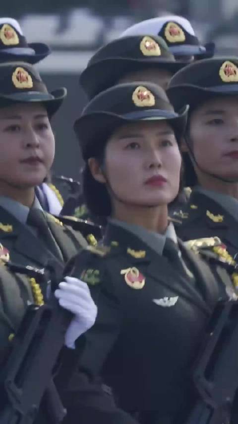 中国女兵图片高清壁纸，展现飒爽英姿与坚韧精神，中国女兵高清壁纸，英姿飒爽，坚韧精神展现