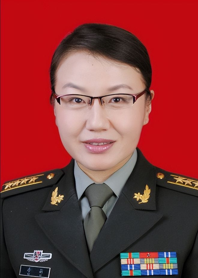 军事评论员李莉