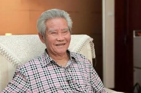 彭士禄被誉为，海洋深处的科技领航者，海洋深处的领航者，彭士禄的科技探索之旅