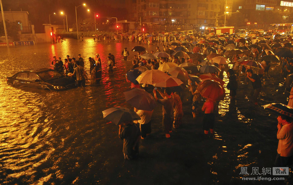 中国最吓人的暴雨视频，揭示暴雨的威力与影响，中国暴雨威力与影响揭秘，惊人实况视频曝光