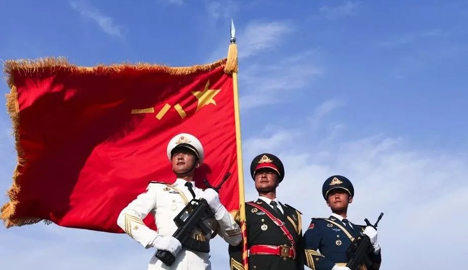 军坛旗帜下的誓言与美言——刀口上的信仰与荣耀，军坛旗帜下的信仰与荣耀，刀口上的誓言与美言