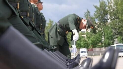 歼20护航志愿军遗骸归国，传承英烈精神，共铸民族荣光，歼20护航志愿军遗骸归国，传承英烈精神，共铸民族荣光荣耀时刻