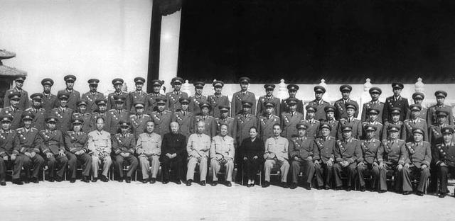 上将退休后可以住军区大院吗，军事传统与现代管理的交织，上将退休后能否入住军区大院，军事传统与现代管理的思考