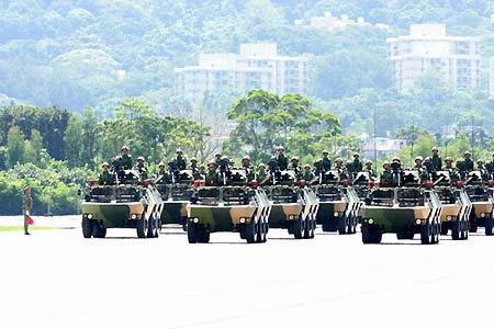 纪念辉煌，2004年驻港部队阅兵式，纪念辉煌，驻港部队阅兵式回顾（2004年）