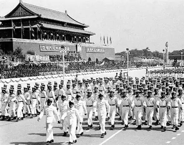 阅兵式，历史事件的回顾与反思，阅兵式，历史事件的回顾与反思，传承与展望