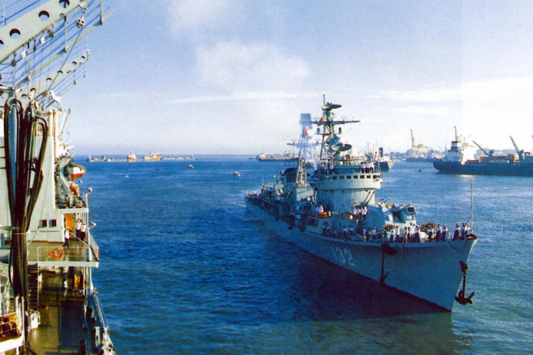 揭秘中国海军的巨舰之星——718型补给舰，揭秘中国海军巨舰之星，718型补给舰全解析