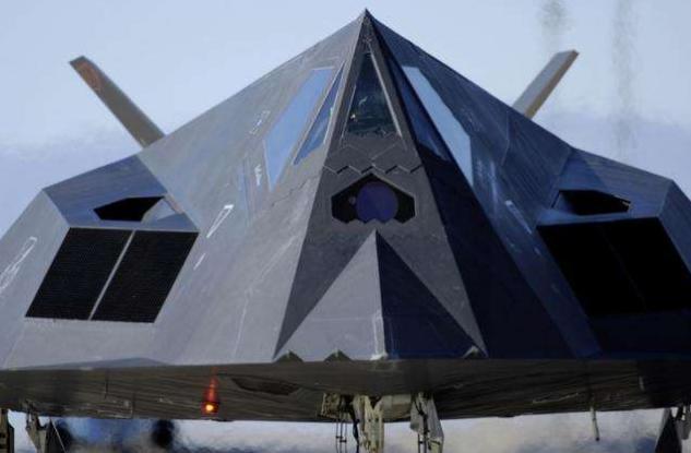 揭秘F-117隐形战斗机弹舱，空战新时代的尖端科技产物，F-117隐形战斗机弹舱，空战尖端科技的神秘面纱