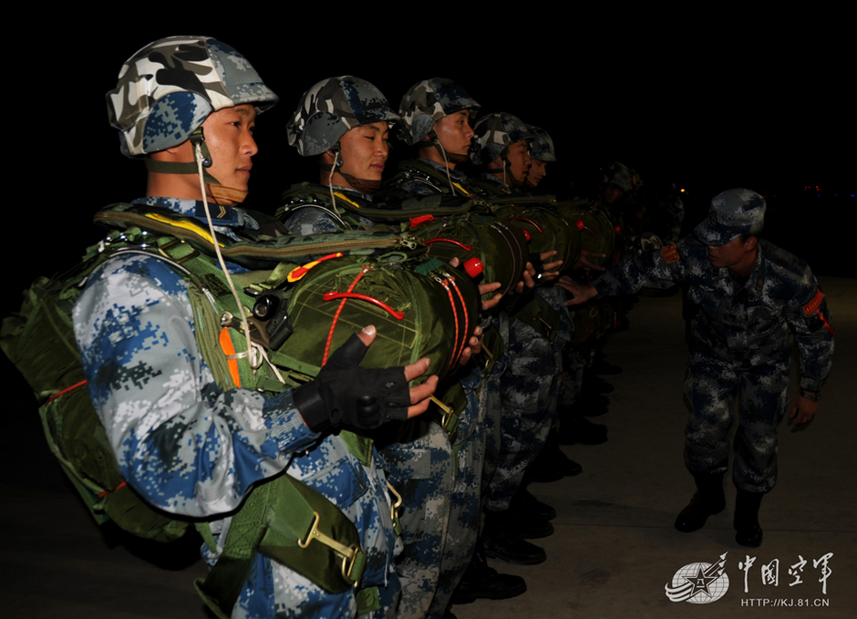 解放军空降兵有多少人——揭秘中国空军精英力量，揭秘中国空军精英力量，解放军空降兵人数解析