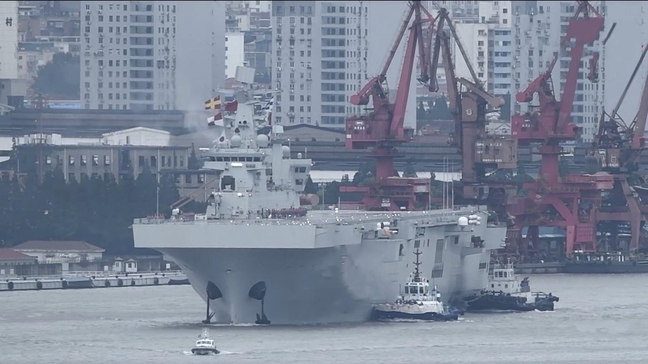 中国海军新篇章，075型两栖攻击舰首舰正式服役，中国海军新篇章，首艘075型两栖攻击舰正式服役揭幕时代新篇章
