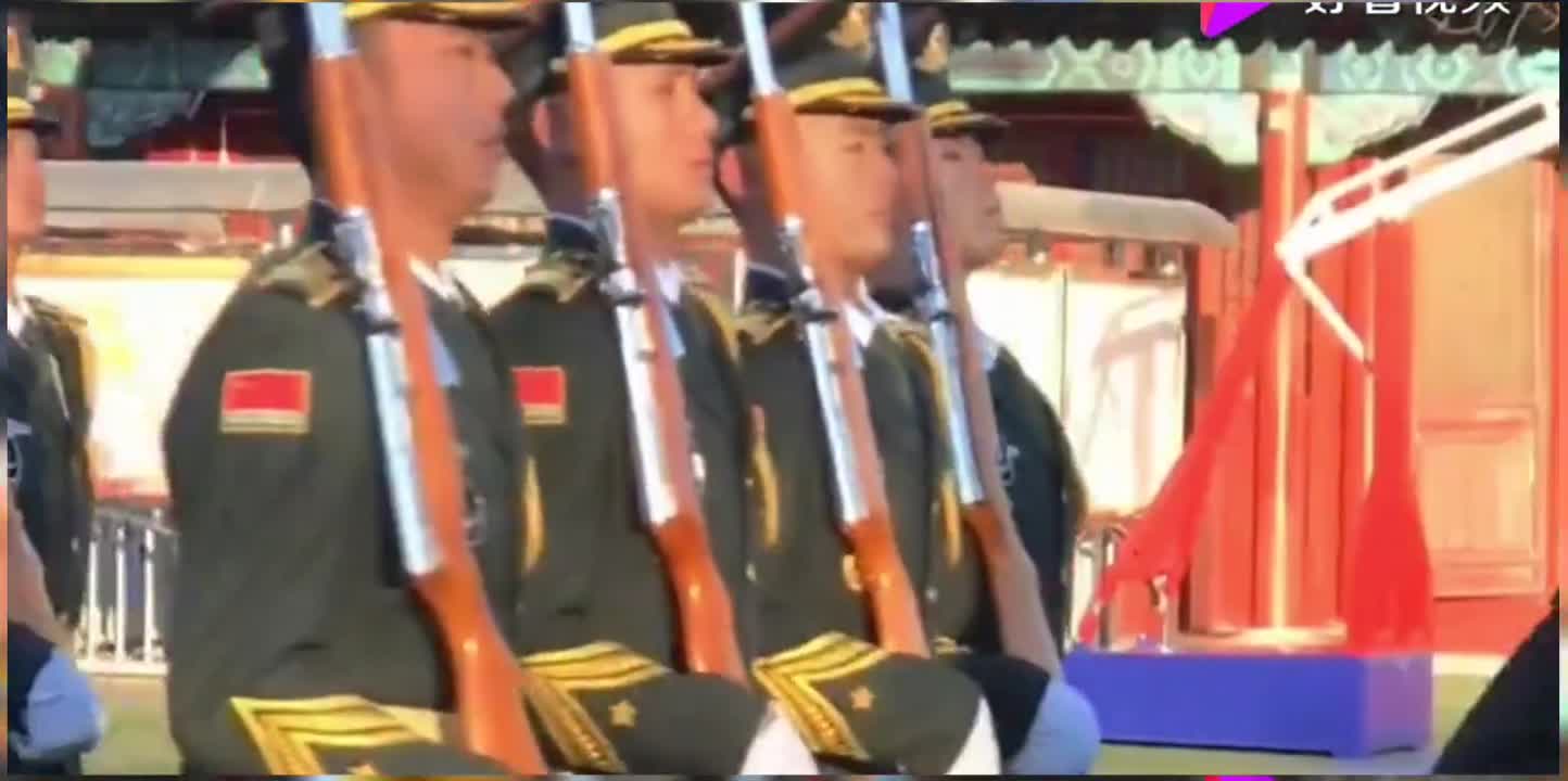 三军仪仗队张自轩简历——荣耀与担当的象征，三军仪仗队张自轩，荣耀与担当的象征的简历