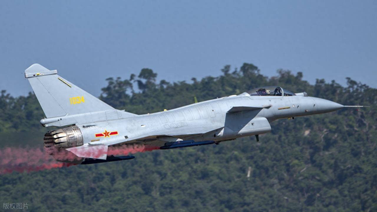 歼-10与F-16，谁的速度更胜一筹？，歼-10与F-16速度比拼，谁更快？