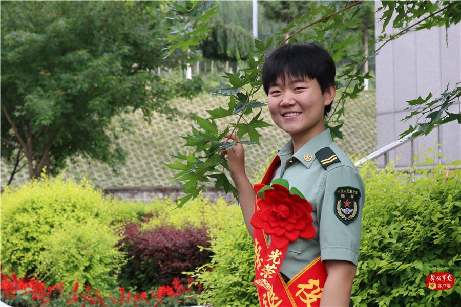 女兵王，军中铿锵玫瑰的崛起，军中铿锵玫瑰，女兵王的崛起之路